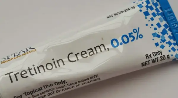 Tretinoin Cream 0.05% från Spear Dermatology Products. Receptbelagd kräm för hudvård.