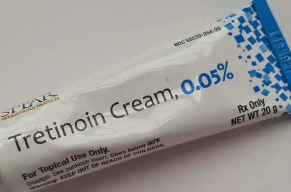 Tretinoin Cream 0.05% från Spear Dermatology Products. Receptbelagd kräm för hudvård.